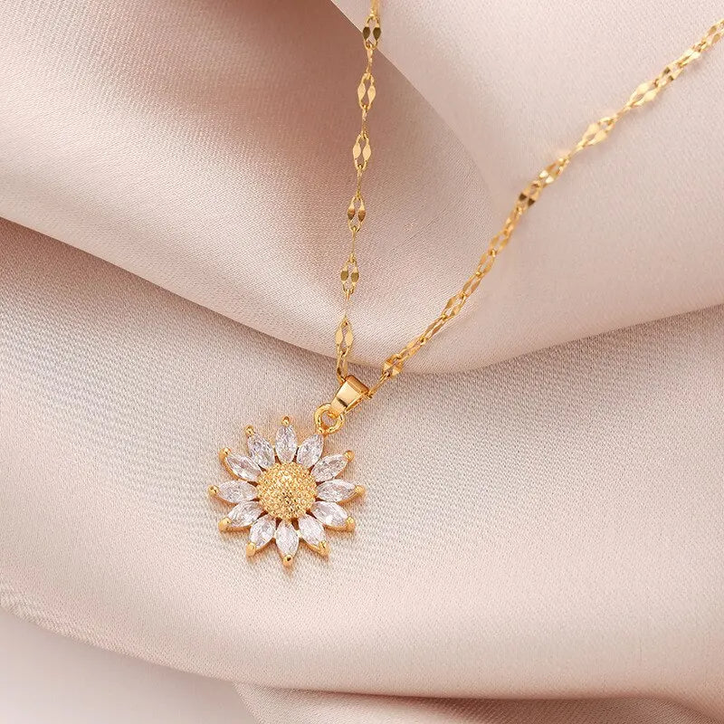 Luxury Style Flower Pendant Inlaid Zirconia Necklace