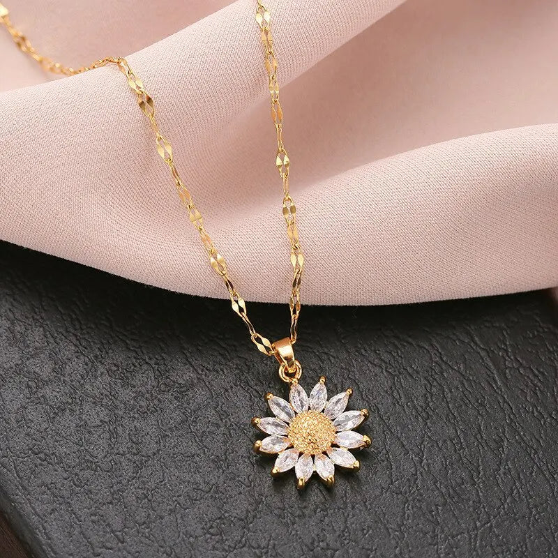 Luxury Style Flower Pendant Inlaid Zirconia Necklace